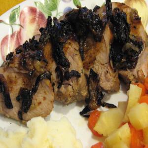 Roasted Pork Loin With Blackened Onions and Dark Gravy_image