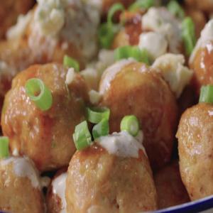 Buffalo Chicken Meatballs with Blue Cheese Sauce_image