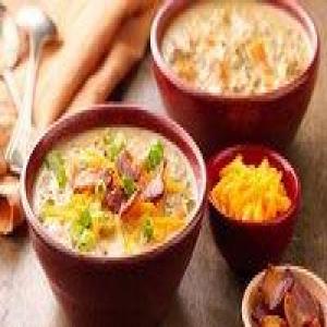 Slow-Cooker Cheesy Chicken and Bacon Soup_image