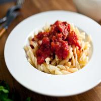 Tomato Sauce With Capers and Vinegar_image