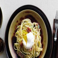 Peppery Pasta Carbonara with Poached Egg_image