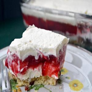 Aunt Gladys' 4-Layer Strawberry Dessert_image
