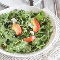 Arugula Salad with Peaches and Goat Cheese_image