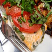 Grilled Salmon With Tomatoes & Basil_image