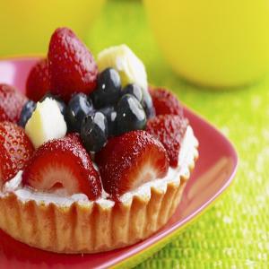 Strawberry-Pineapple Mini Tarts_image