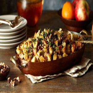 Focaccia Stuffing with Apples and Pancetta_image