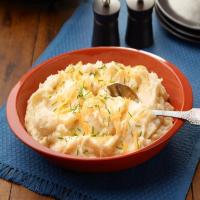 Slow-Cooker Cheddar and Horseradish Mashed Potatoes_image