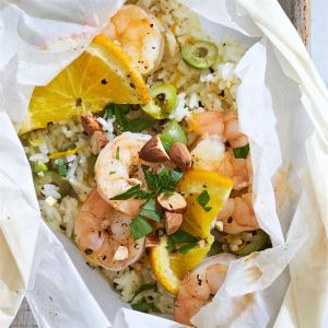 Shrimp and Rice Packets with Olives and Oranges_image