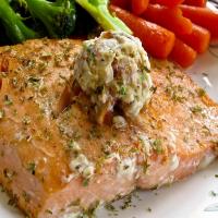 Grilled Salmon With Pecan Butter_image