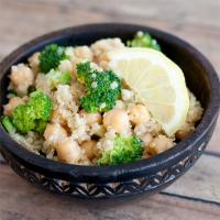 Garlicky Quinoa and Garbanzo Bean Salad_image