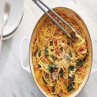 One-Pot Spaghetti With Cherry Tomatoes and Kale image