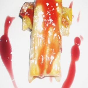 Banana Choco Wonton Rolls with Raspberry Sauce_image