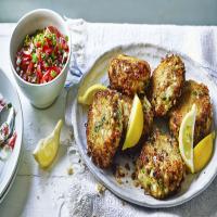 Crab and cod fish cakes with tomato salsa_image