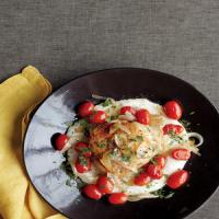 Chicken with Parmesan Grits and Tomatoes_image