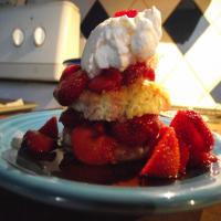 Strawberry Shortcake With Sour Cream Biscuits_image