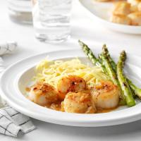 Pan-Fried Scallops with White Wine Reduction image