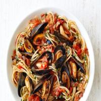 Spaghetti With Mussels and Bacon image