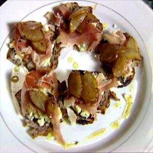 Walnut Bread Crostini with Sauteed Pear, Prosciutto, Gorgonzola Cheese and a Balsamic-Port Reduction_image