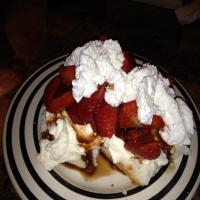 Balsamic Strawberries With Whipped Mascarpone Cheese_image