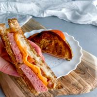 Grilled SPAM®, Tomato, Cheddar Cheese, and Sweet Onion Sandwiches_image