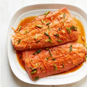 Grilled Salmon with Carrot-Sesame Dressing_image