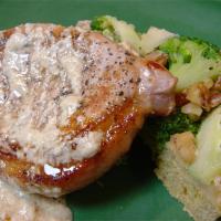 Pork Chops with Blue Cheese Gravy_image