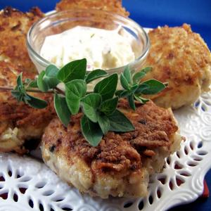 Fish Cakes With Herbed Sauce (German) image
