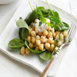 Chickpea and Spinach Salad with Cumin Dressing and Yogurt Sauce_image