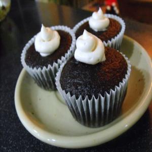 Mimi's Whoopie Pie Filled Chocolate Cupcakes_image