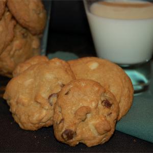 Double Chocolate Chip Macadamia Cookies_image