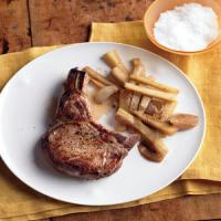 Pork Chops with Shallots and Parsnips_image