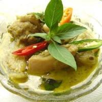 Thai Basil Chicken with Coconut Curry Sauce_image
