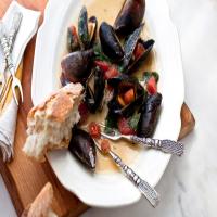 Oven-Roasted Mussels With Fresh Spinach_image