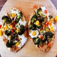 Broccoli and Tomato Flatbread Pizzas_image