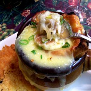 Unbelievable Onion Garlic Soup With Cheese Crisps_image