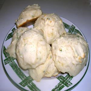 Sour Cream-Chive Drop Biscuits_image
