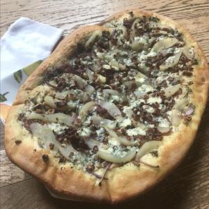 Pear, Blue Cheese, and Walnut Pizza_image