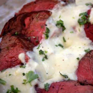 Roast Beef With Blue Cheese Cream_image