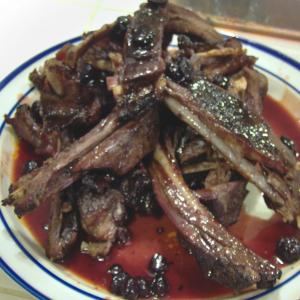 Hot & Sticky Venison Ribs With Brew Berry BBQ Sauce_image