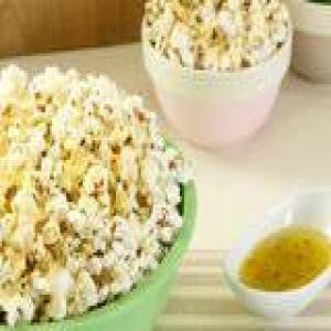 Popcorn with Herbs de Provence and Asiago Cheese_image