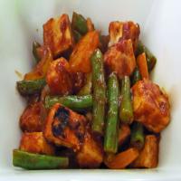 Hoisin-Glazed Tempeh With Green Beans and Cashews_image
