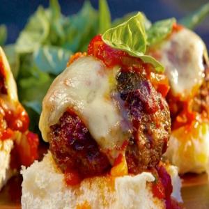 Italian Meatball Sliders with Red Sauce_image
