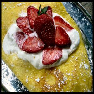 Strawberry Omelet With Sour Cream_image