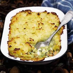 Spiced fish & mussel pie image