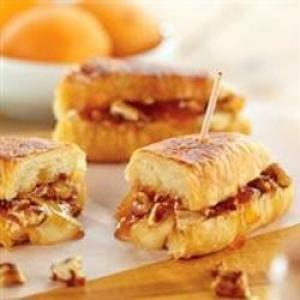 Melted Brie and Apricot Petite Croissants_image