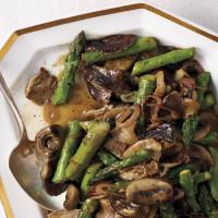 Mushrooms and Asparagus with Sherry Vinaigrette_image