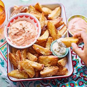 Cheesy chips 'n' dips image