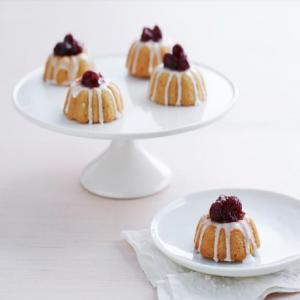 Mini Butter Cakes with Cranberry Topping_image