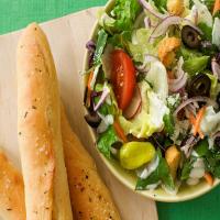 Almost-Famous Garden Salad_image