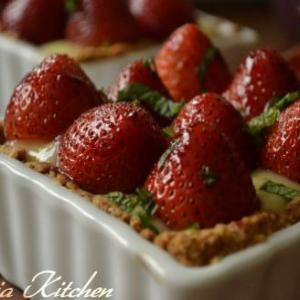 Healthy Strawberry tartelettes_image